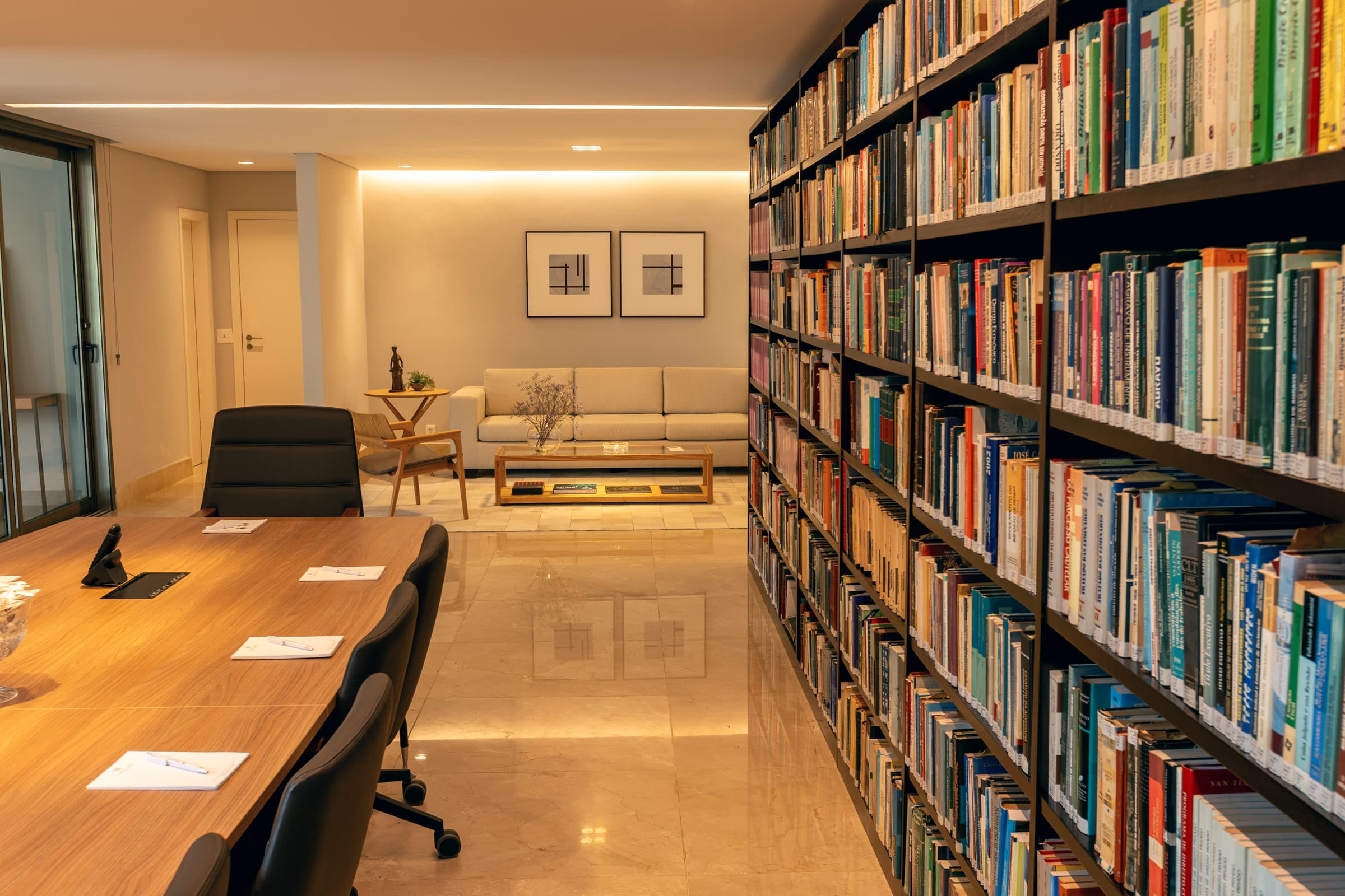 Biblioteca do escritório Torreão & Roller Advogados